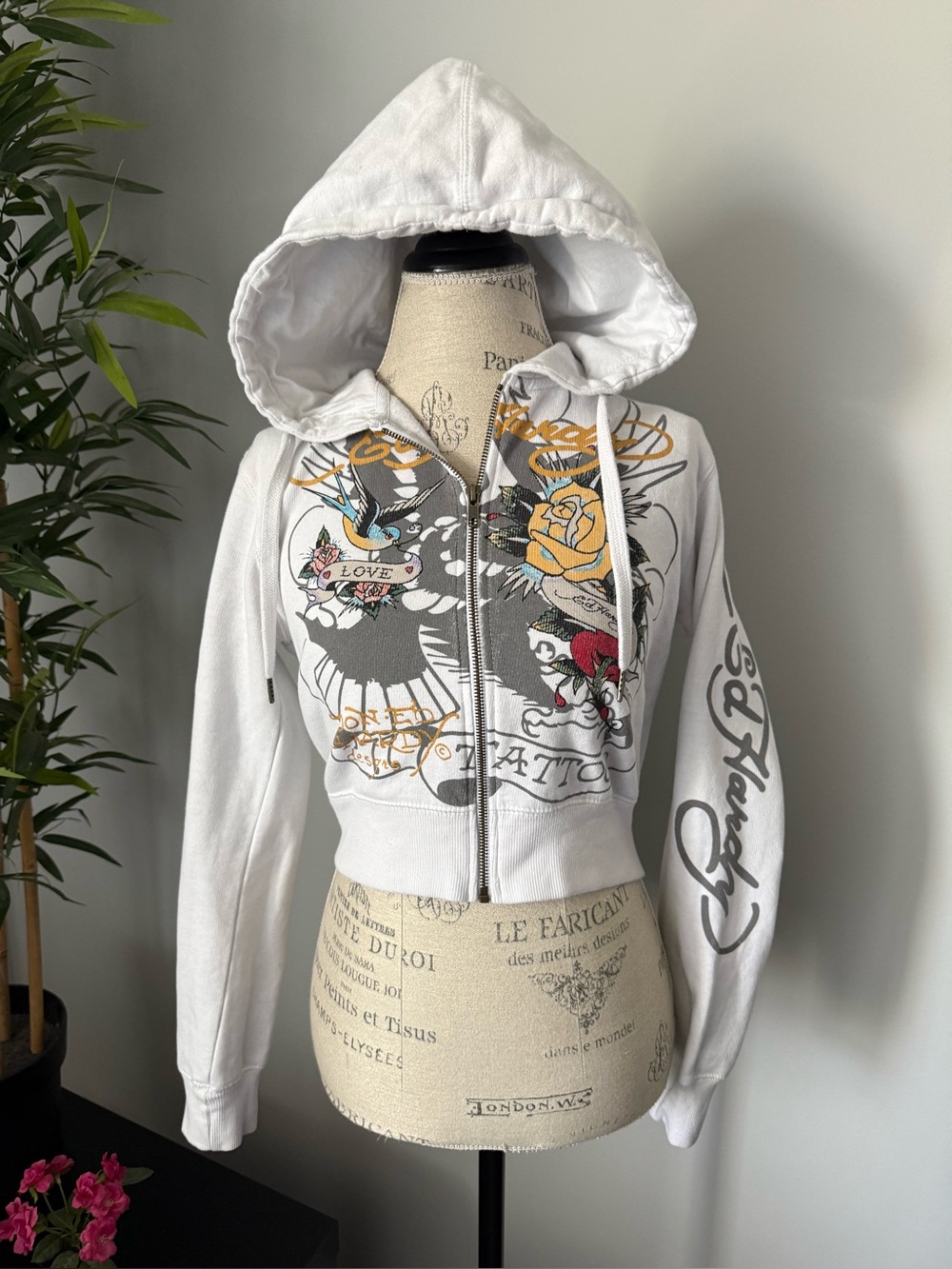 Ed Hardy hoodie size medium women vintage crop y2k sweatshirt